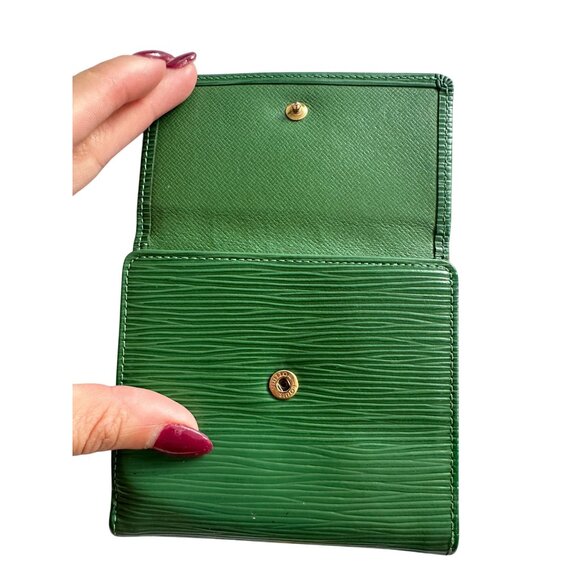 LOUIS VUITTON Green Vernis Epi Leather Snap Wallet - Picture 2 of 9